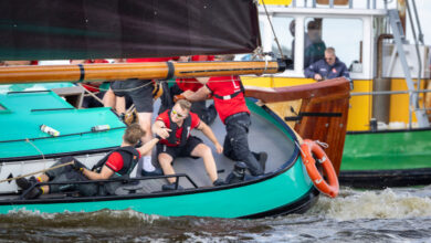 Photo of Regerend kampioen Lemmer verslaat Joure op het Sneekermeer